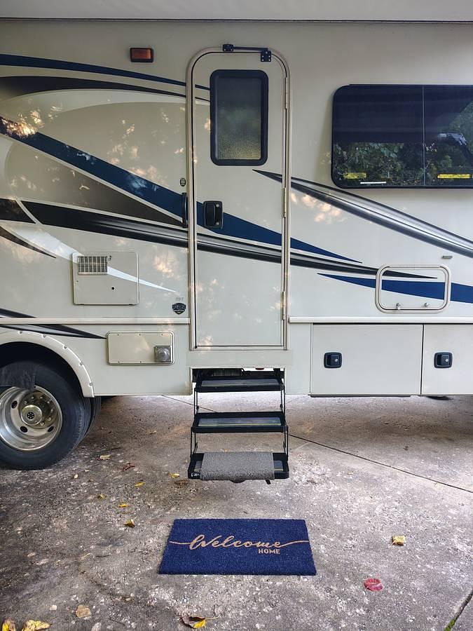 Used 2017 Fleetwood Flair 29T