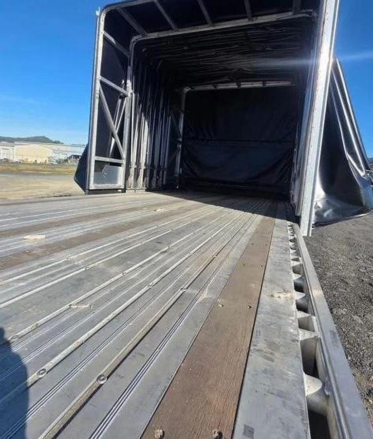 Used 2026
WILSON 53 ft x 102 in Curtain Side