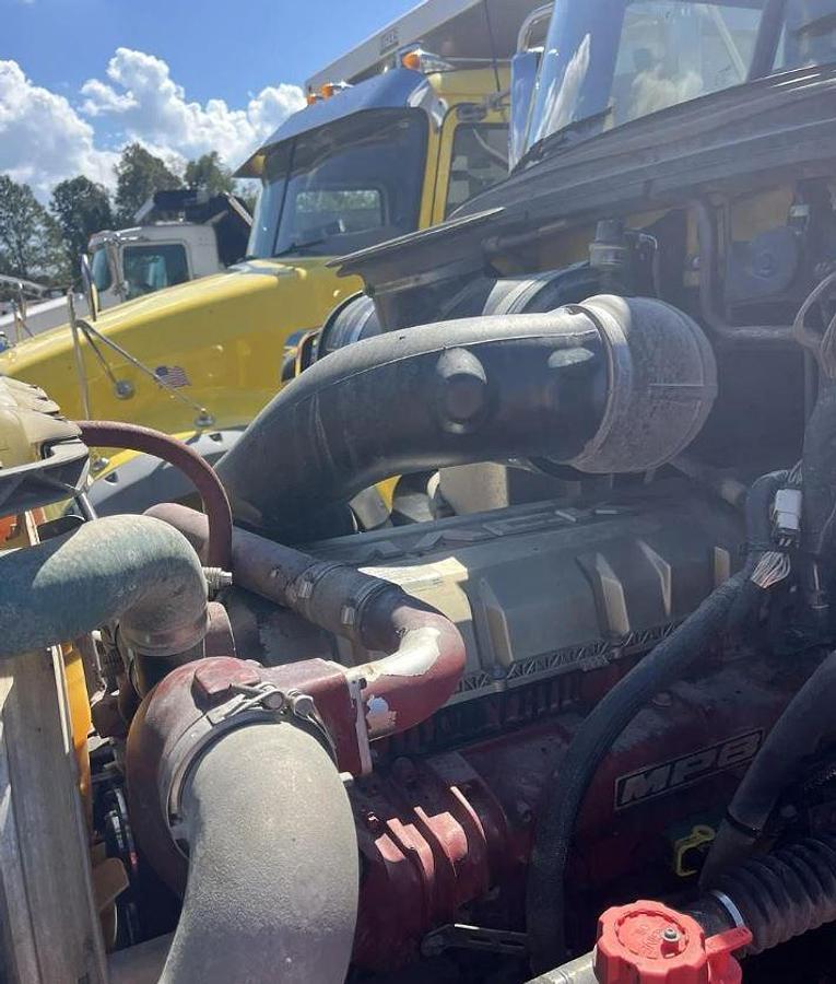 Used 2017 Mack Granite GU713