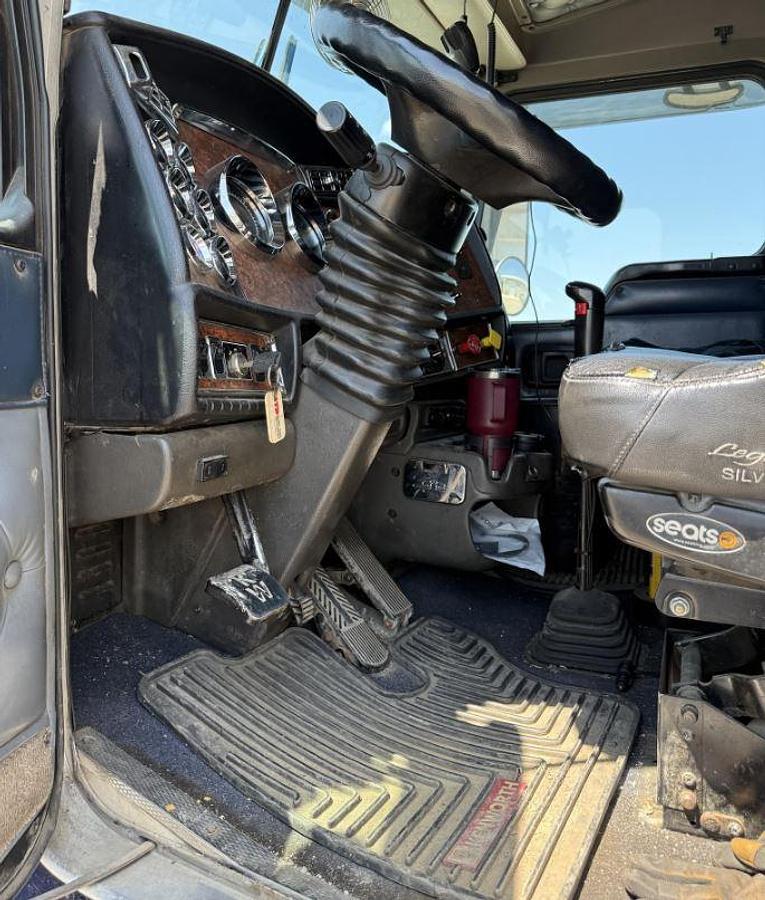 Used 2005 KENWORTH T800