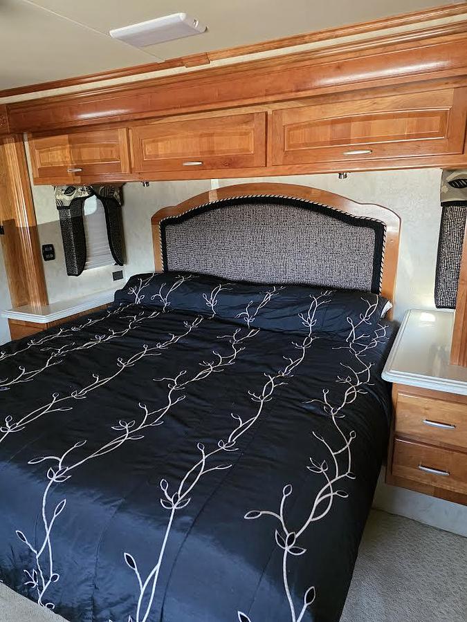 Used 2009 Holiday Rambler Scepter 42PDQ Class A Motorhome