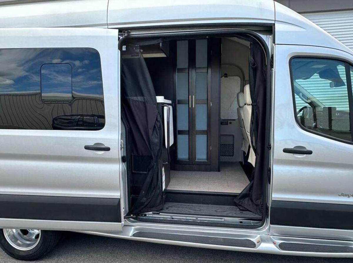 Used 2025 Jayco Solstice 21b