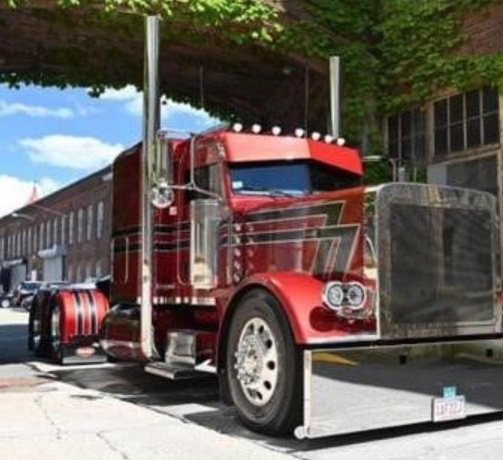 Used 2024 Peterbilt 389