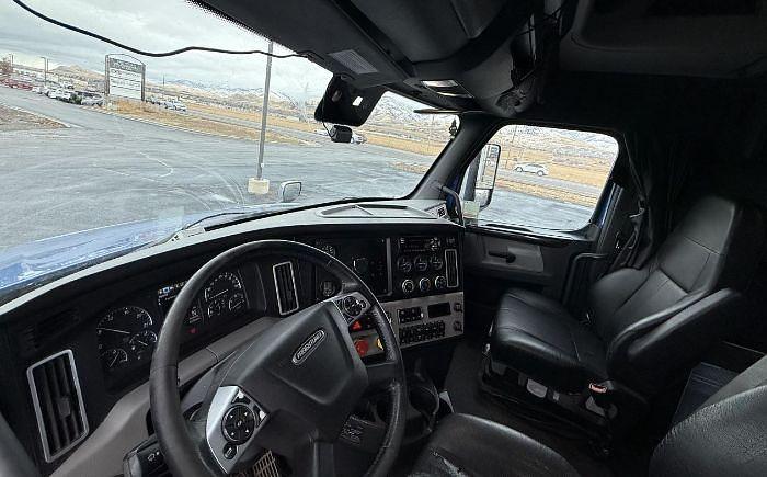 Used 2019 Freightliner CASCADIA 126