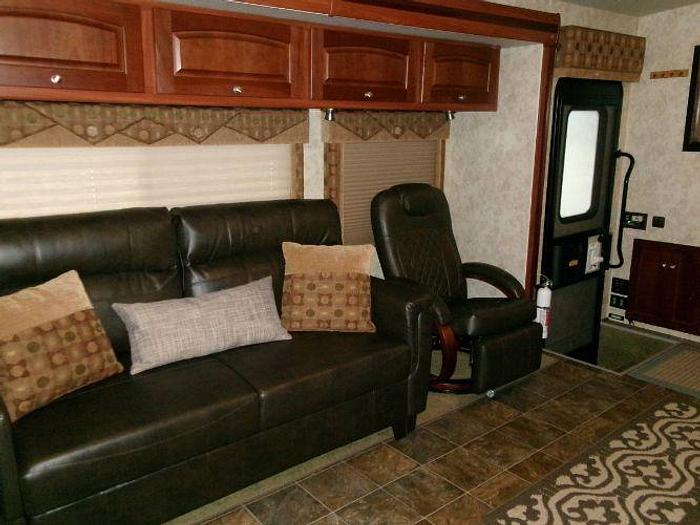 Used 2010 Winnebago SIGHTSEER 33C