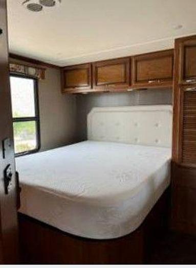 Used 2017 Fleetwood Pace Arrow 35MHave contracted with eBay Motors Dealer and financing, transportation & maintenance options are now available.Just installed (Approx $2,500-$3,000) brand new Ironman tires (all 6) on the RV  36 FT, 2017 Fleetwood Pace ...