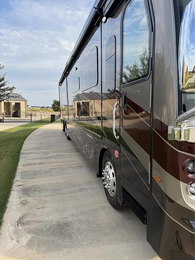 Used 2022 Fleetwood Discovery LXE 44H