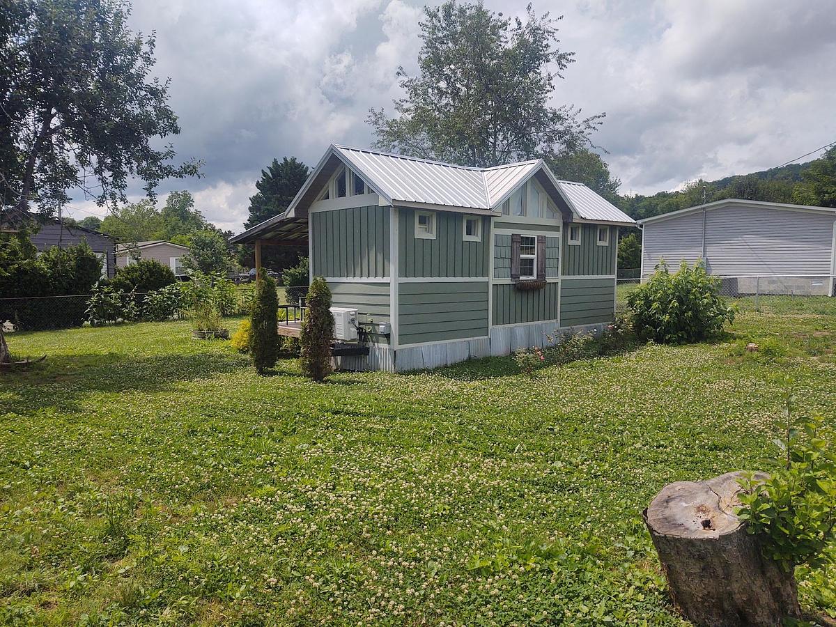 Used 2020 Custom Tiny Home 24 Ft