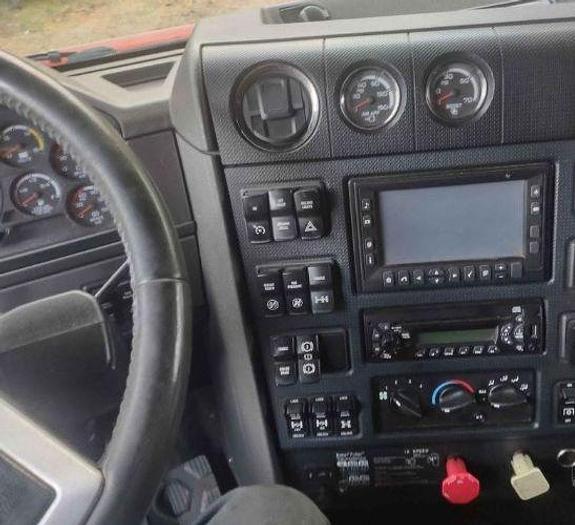 Used 2013 CATERPILLAR CT660