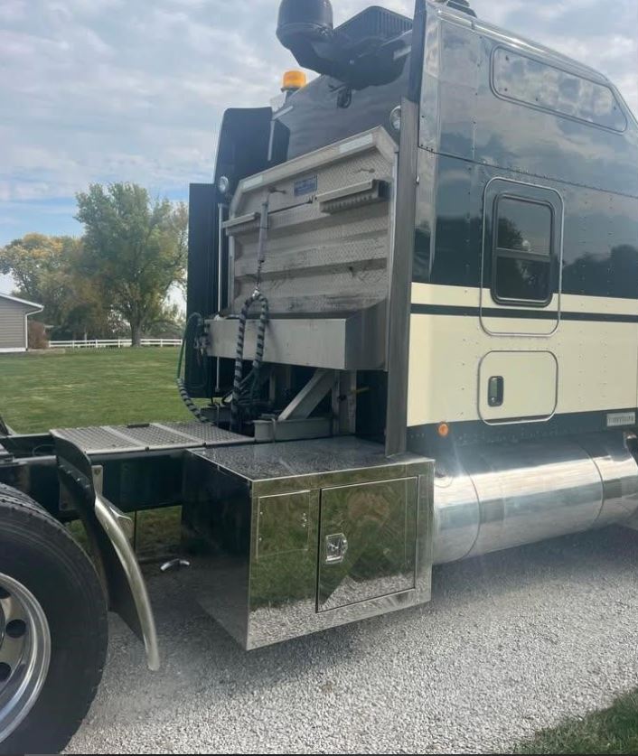 Used 2017 Kenworth W900 Sleeper Semi Truck