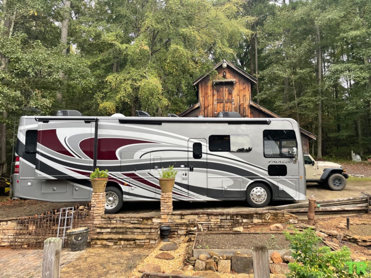 Used 2022 Thor Palazzo 33.5 | Diesel Pusher | Bath & a Half | Bunkhouse | Only 7,200 Miles | Private Owner