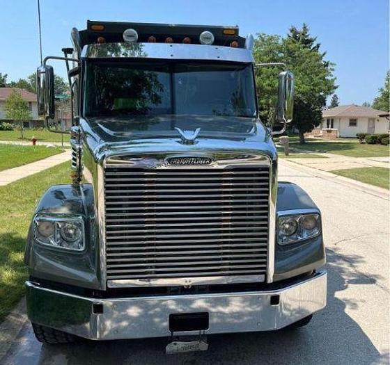 Used 2019 Freightliner 122SD