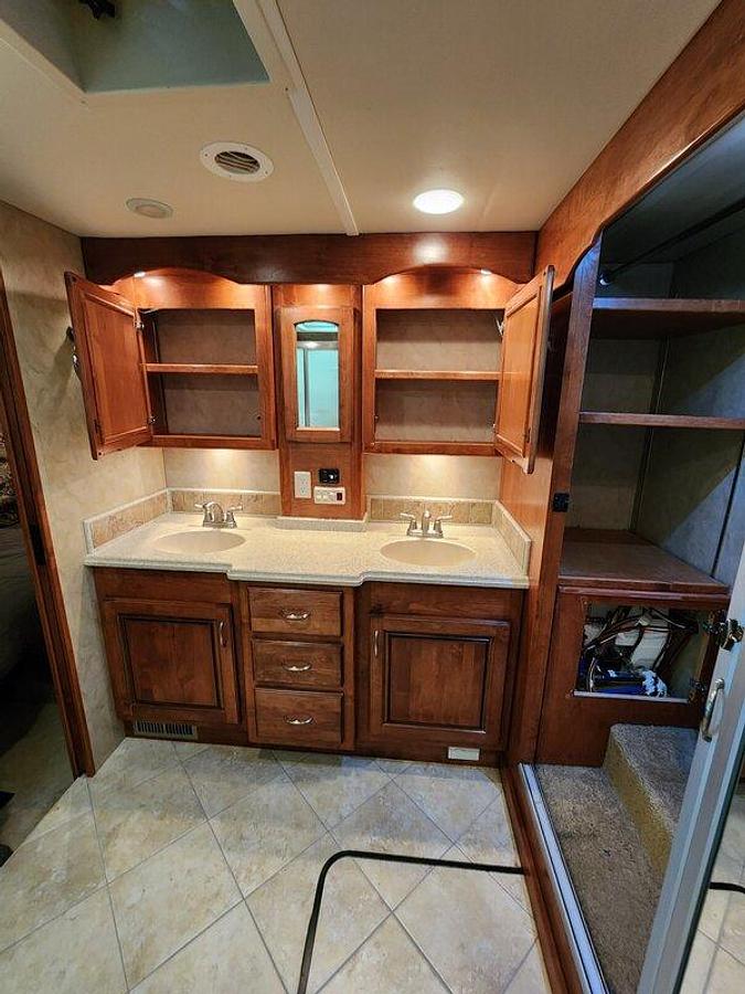 Used 2011 Holiday Rambler Endeavor 43DFT