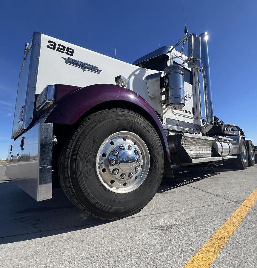 Used 2010 Kenworth W900L Sleeper Semi Truck