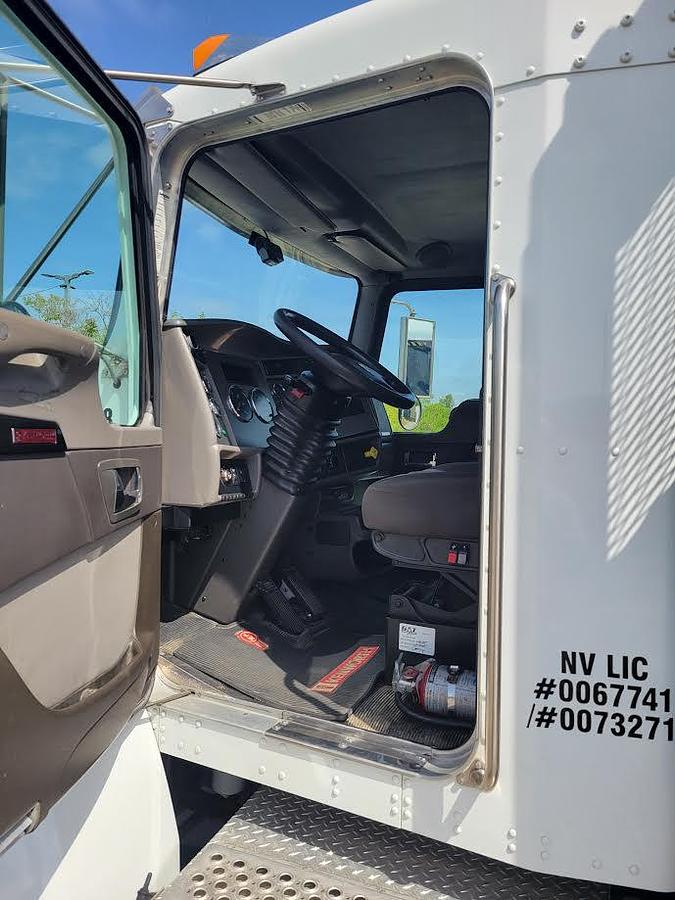 Used 2016 Kenworth T370 Flatbed