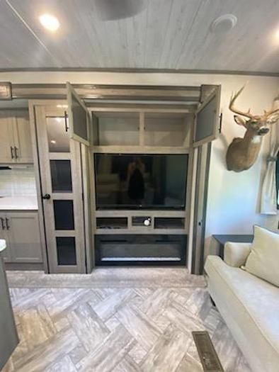 Used 2021 Keystone Residence 401LOFT