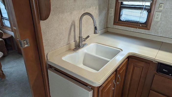 Used 2006 Doubletree Mobile Suites RL36