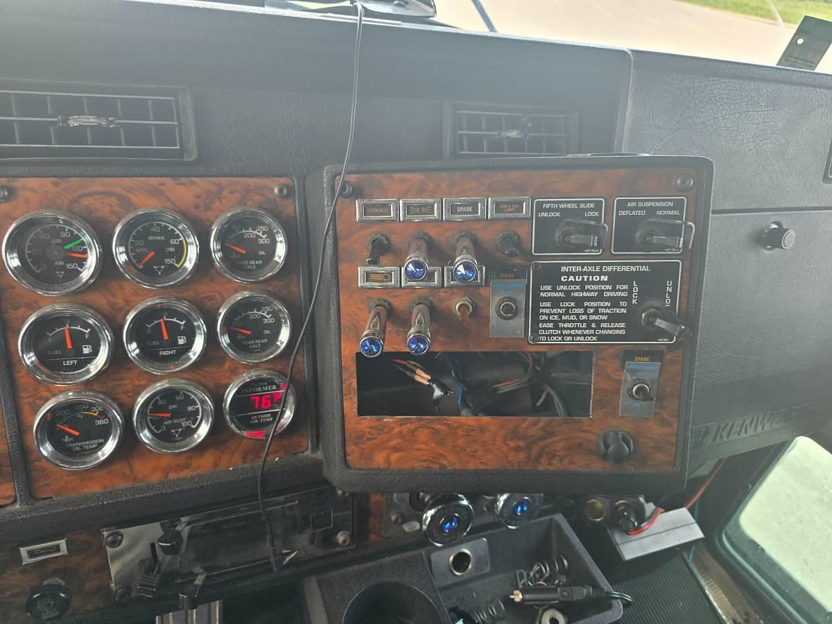 Used 2000 Kenworth W900 with 2015 53ft Utility Reefer Trailer