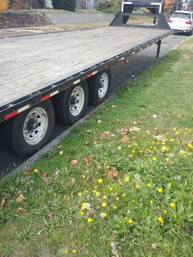 Used 2008 Load Max 32ft deck-over flatbed gooseneck