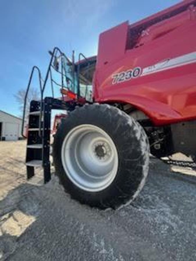 Used 2013 CASE IH 7230 Combine