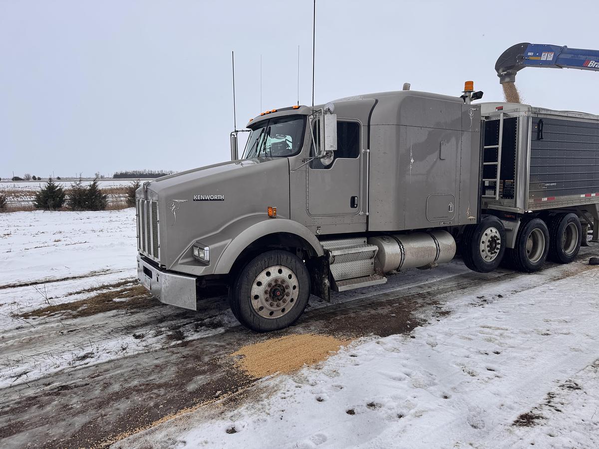 Used 2004 Kenworth T800 Conventional Sleeper Semi