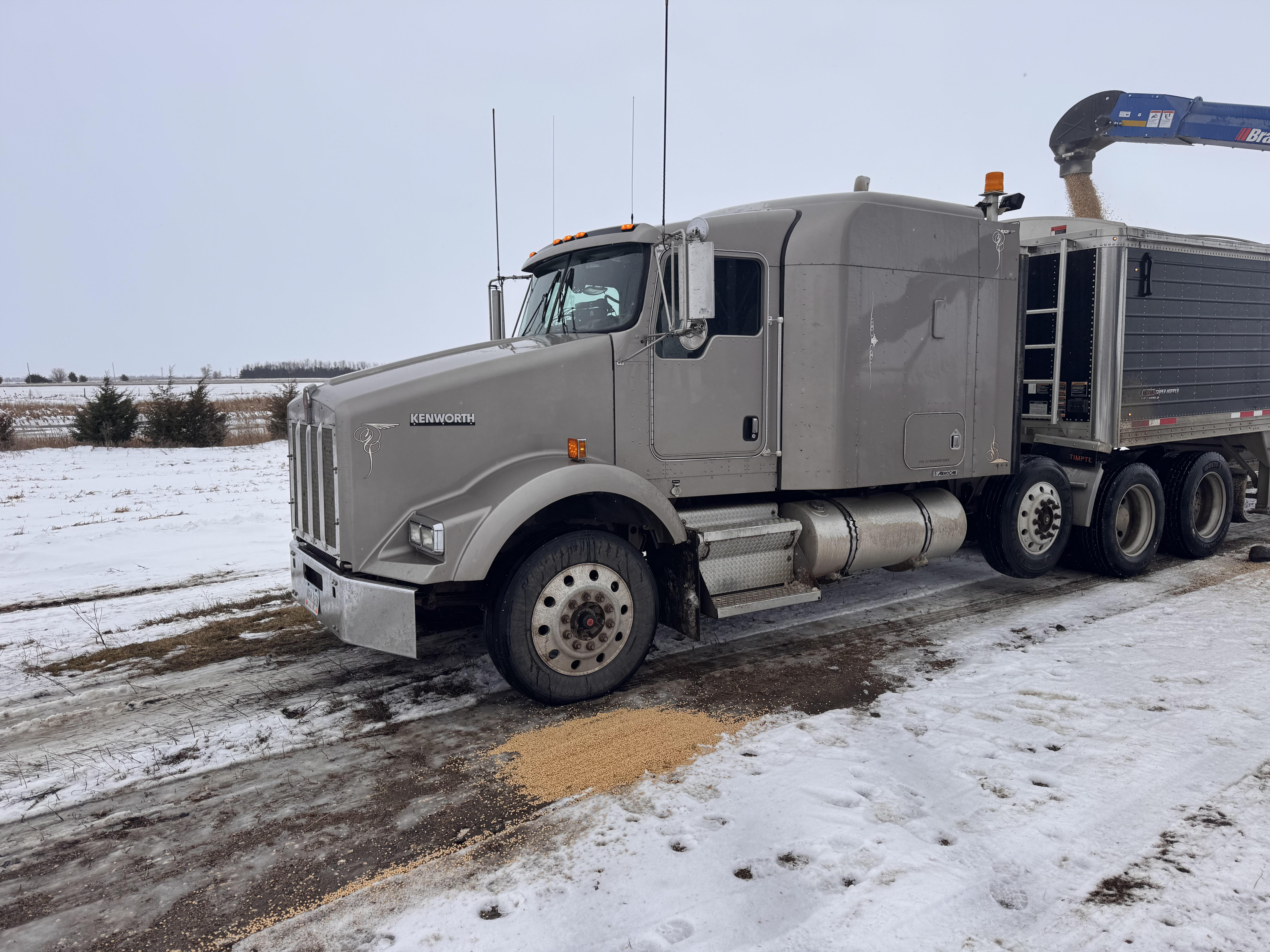 Used 2004 Kenworth T800 Conventional Sleeper Semi