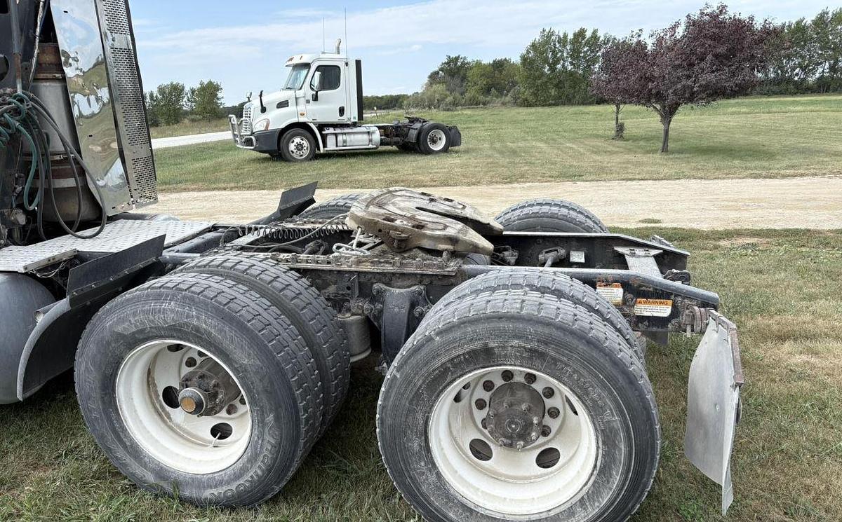 Used 2012 Freightliner Cascadia 113 Day Cab Semi Truck