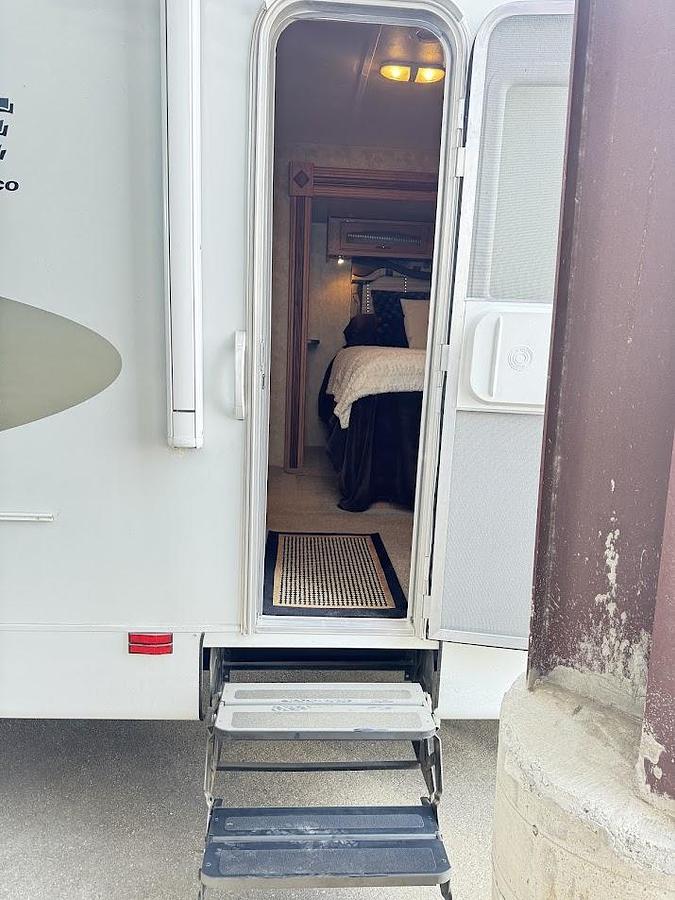 Used 2010 Jayco Eagle 320RLDS Travel Trailer