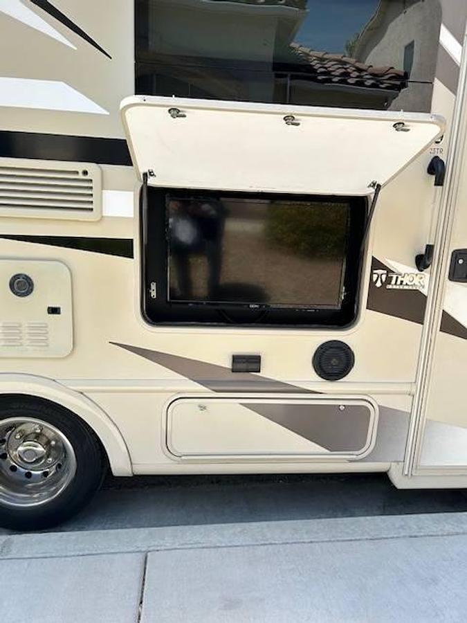 Used 2017 Thor Motor Coach Gemini 23TR Class C Motorhome