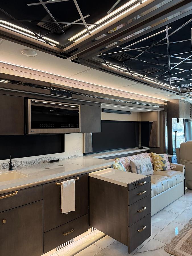 Used 2024 Tiffin Zephyr 45FZ