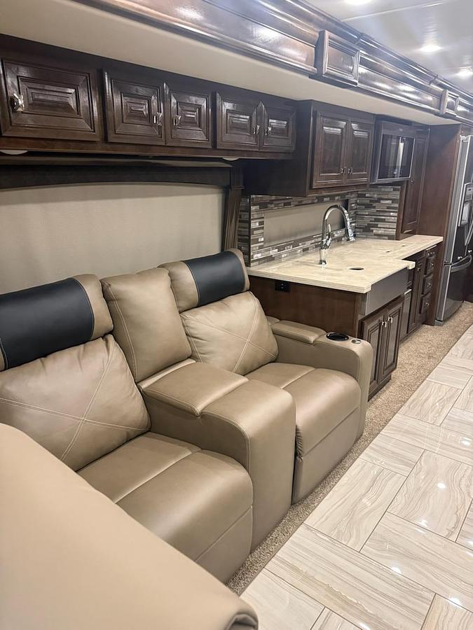 Used 2022 Fleetwood Discovery LXE 44H