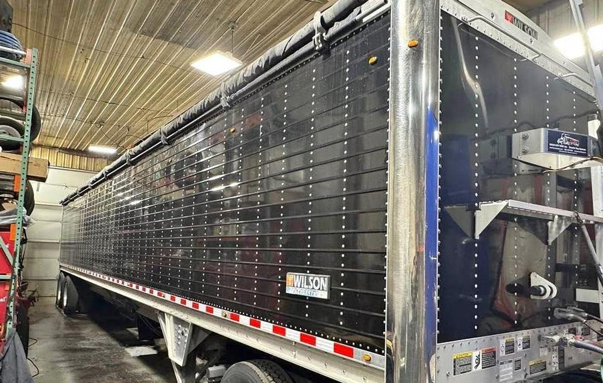 Used 2018 WILSON 43 ft x 96 in Grain Trailer