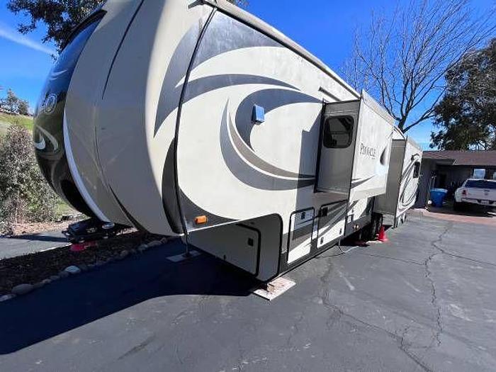 Used 2016 Jayco Pinnacle