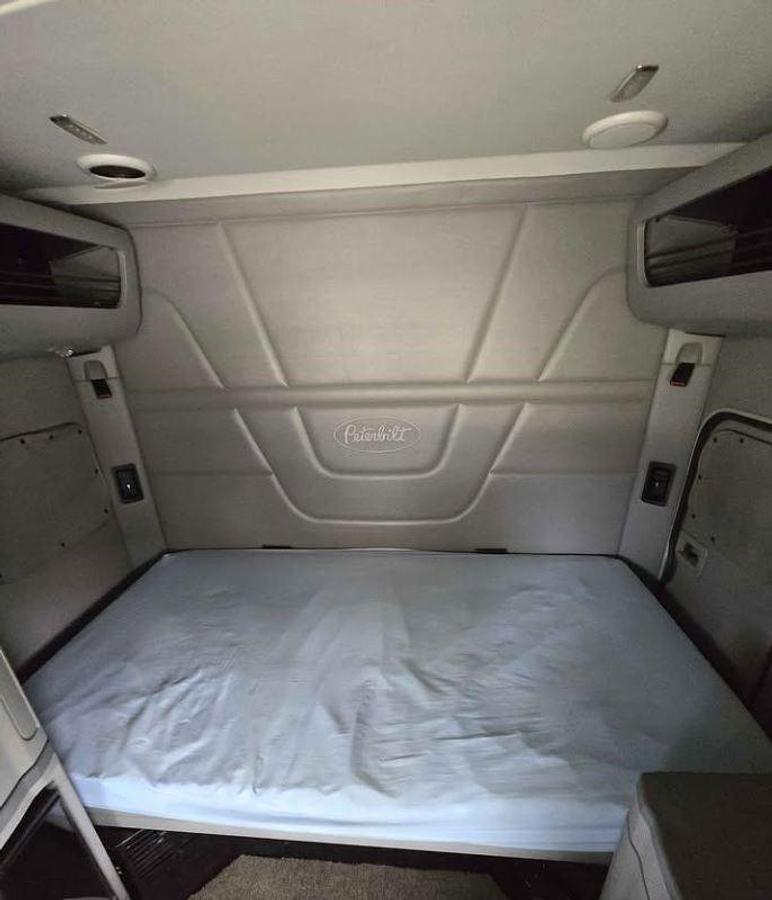 Used 2017 Peterbilt 579 Sleeper Semi Truck