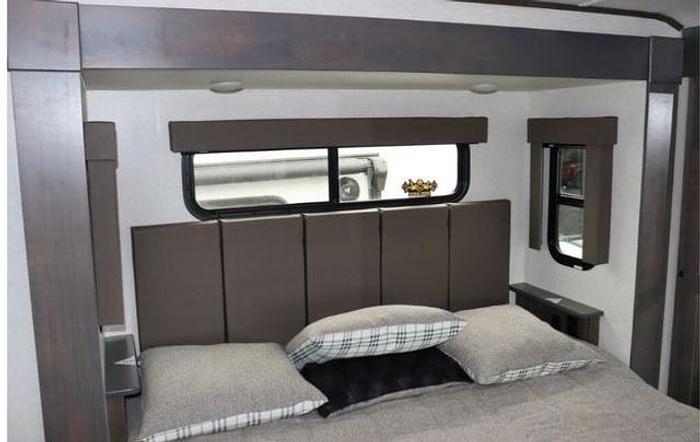 Used 2022 Alliance RV Valor 40V13