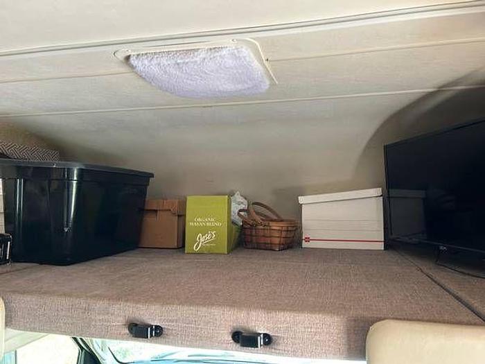 Used 2017 Thor Chateau 22B Class C RV