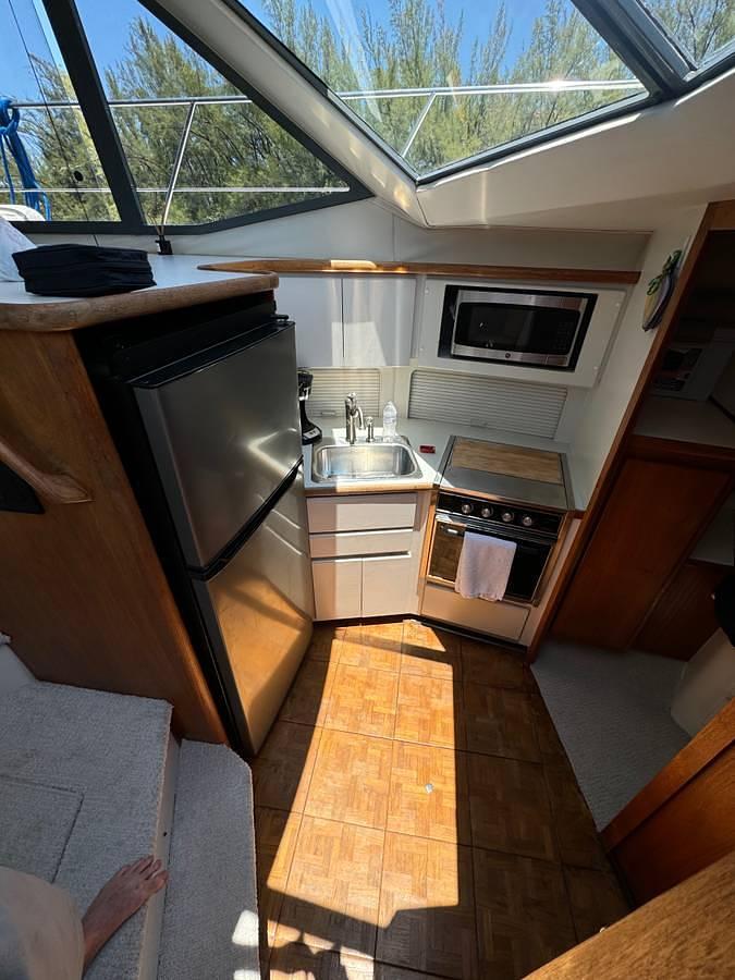 Used 1995 Carver 390 Aft Cabin Cruiser
