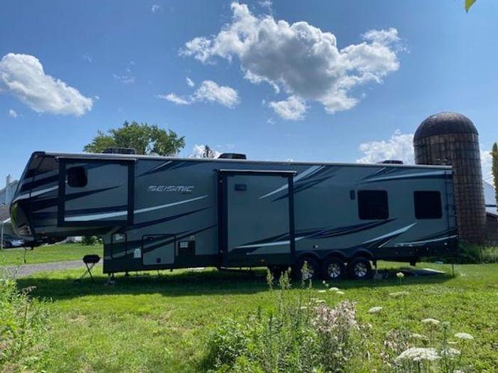 Used 2018 Jayco Seismic 4114