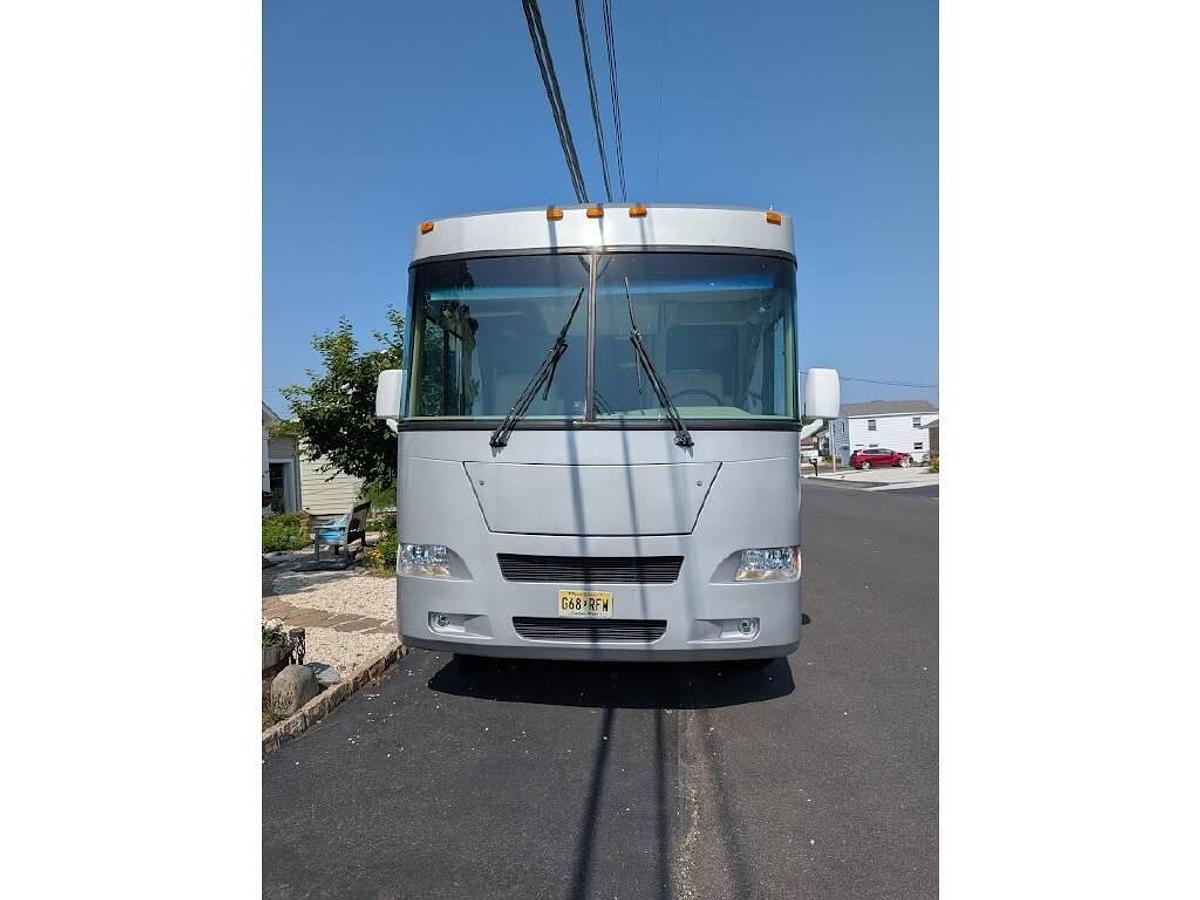 Used 2006 Fourwinds Hurricane 33H