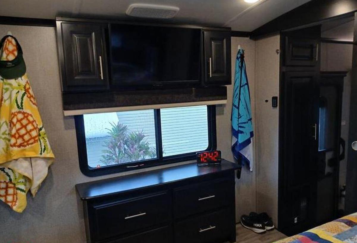 Used 2021 Jayco Pinnacle 36FBTS Fifth Wheel