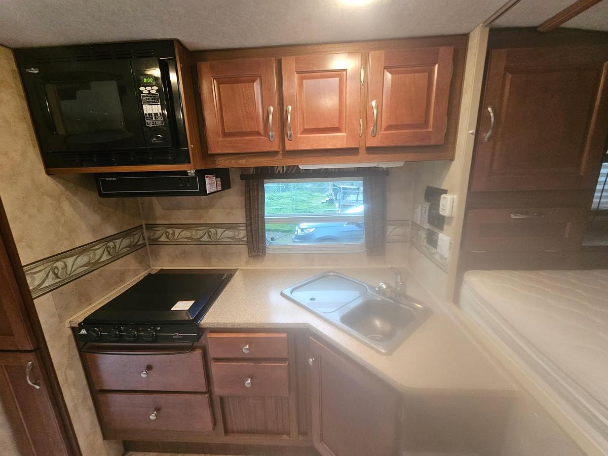 Used 2012 Arctic Fox 990 Camper