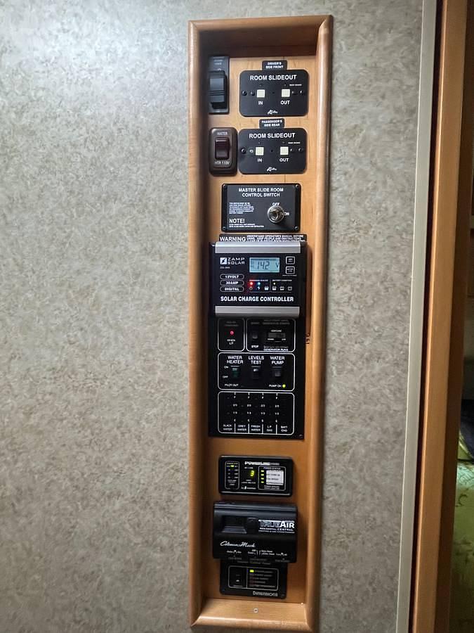 Used 2008 Winnebago Adventurer