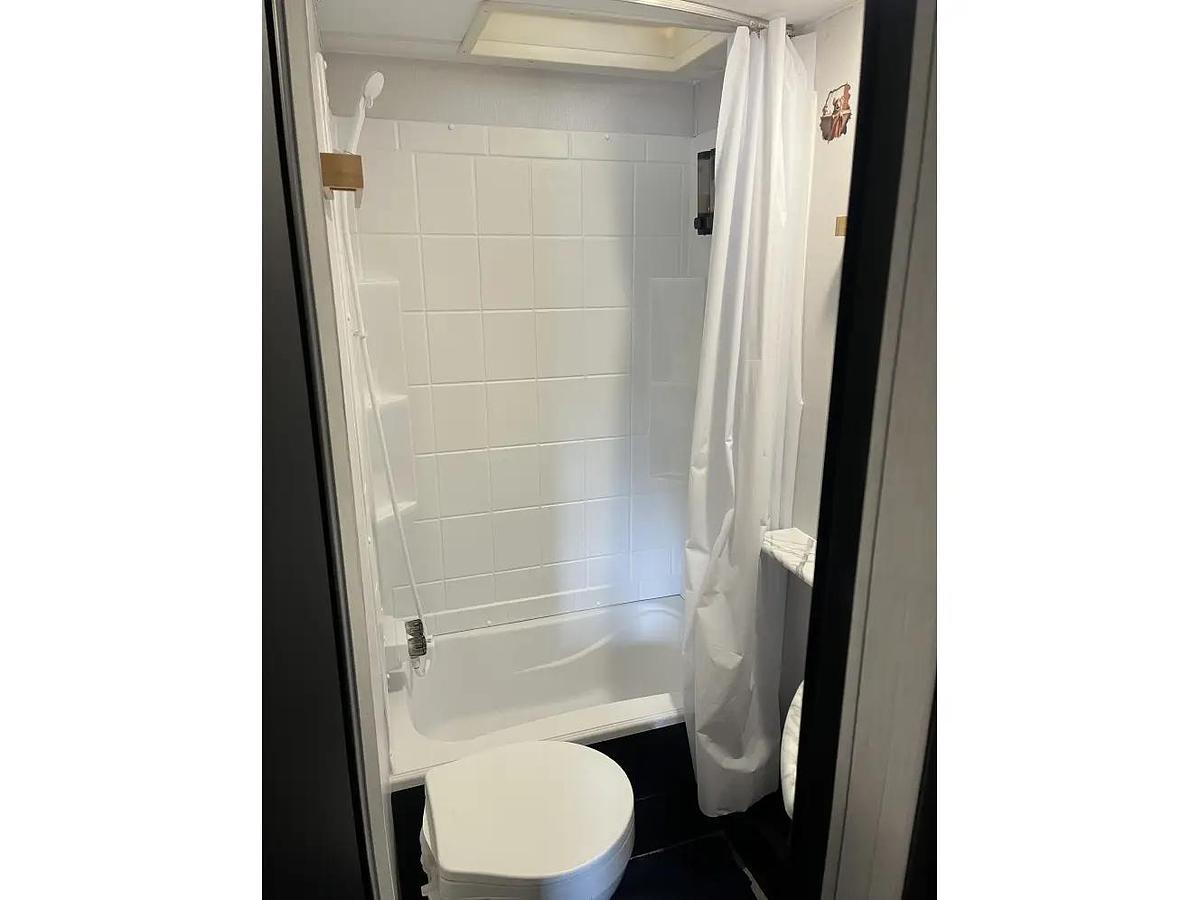 Used 2023 Coachmen Freedom Express Select 22se