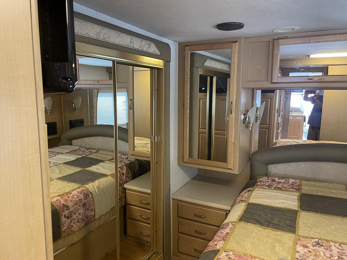 Used 2002 National Tradewinds Class A Motorhome