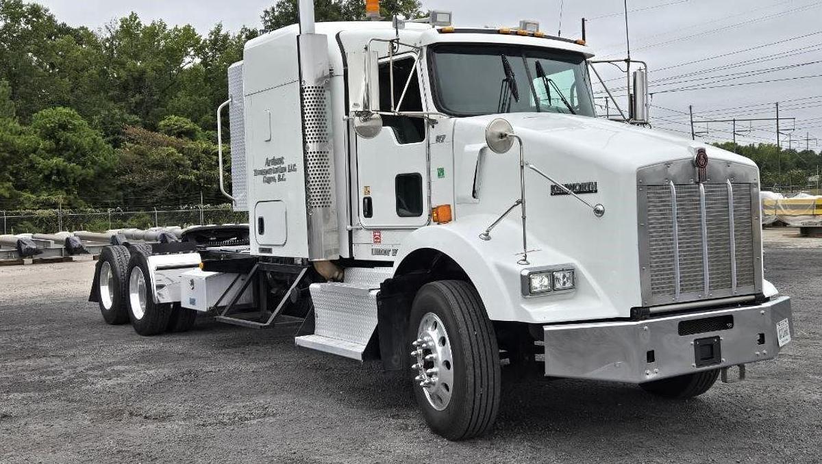 Used 2015 Kenworth T800 Semi Truck