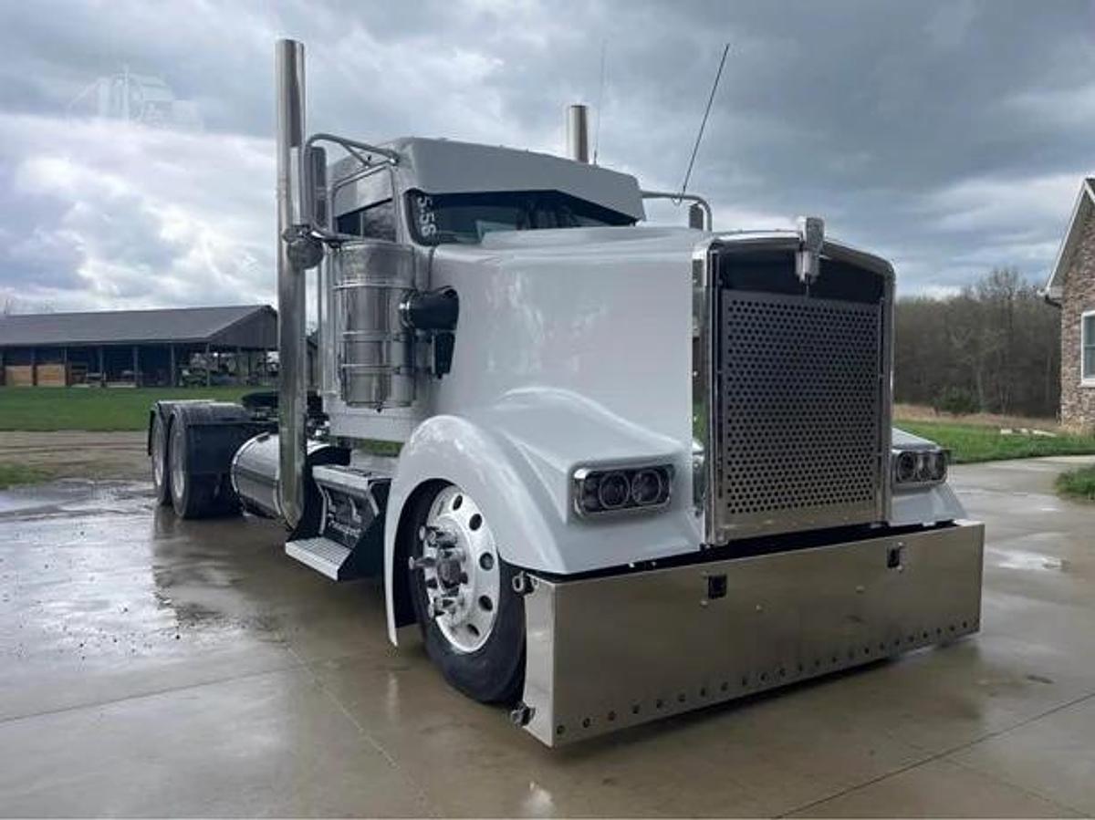 Used 2003 Kenworth W900L