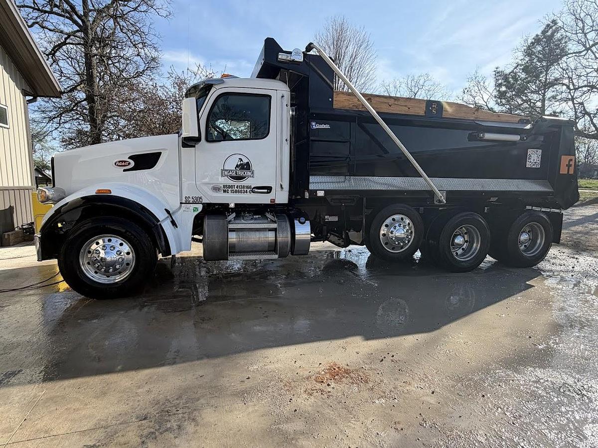 Used 2025 Peterbilt 567