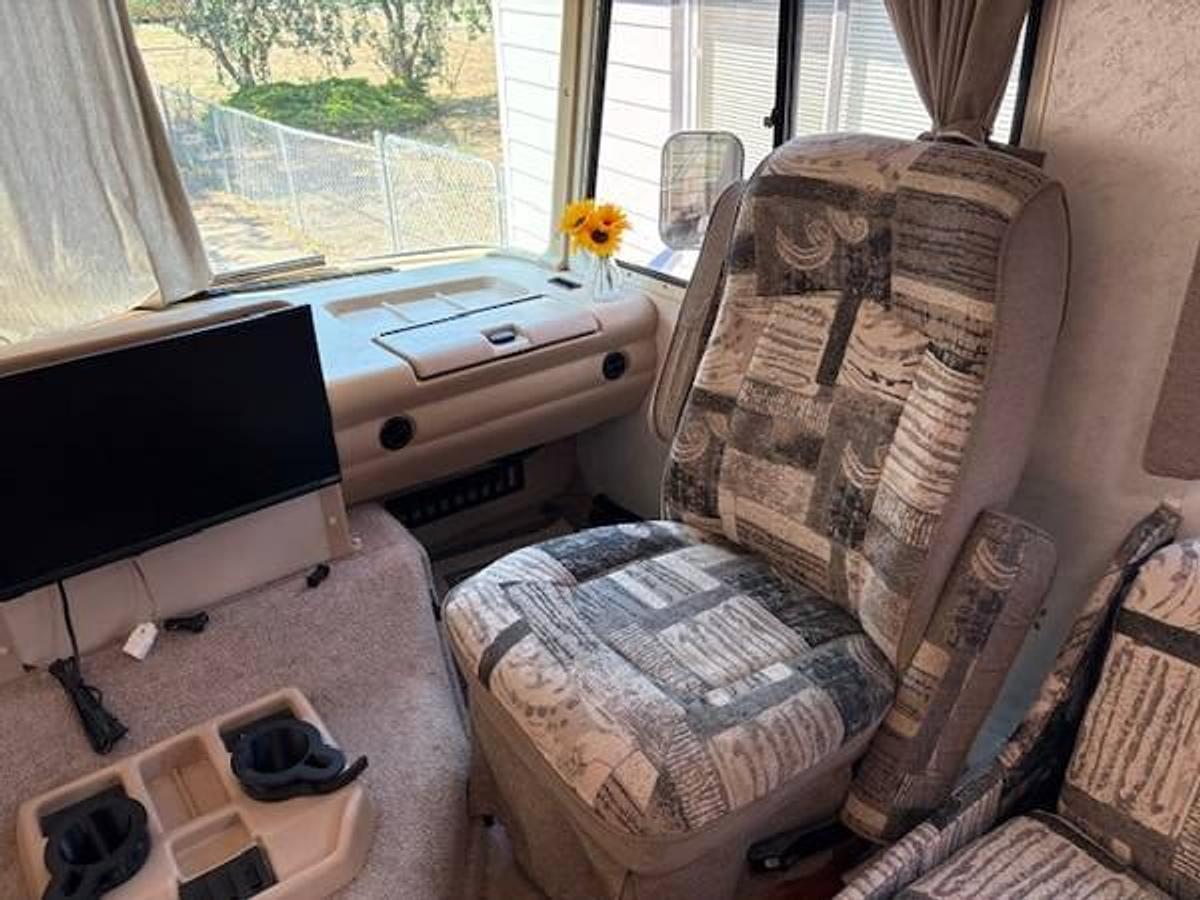 Used 2001 Four Winds Hurricane 