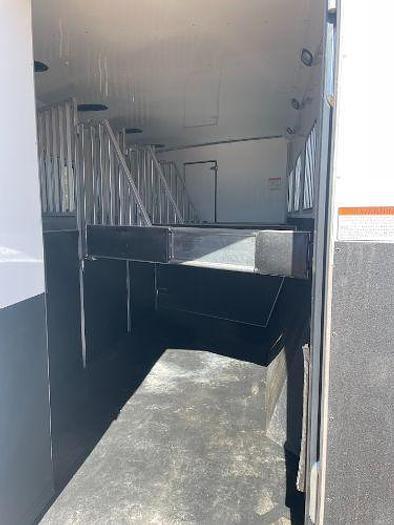 Used 2015 Sundowner Signature Series with Living Quarters