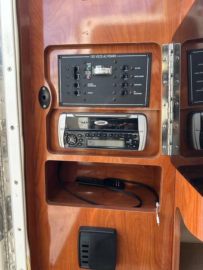 Used 2004 Four Winns 248 Vista